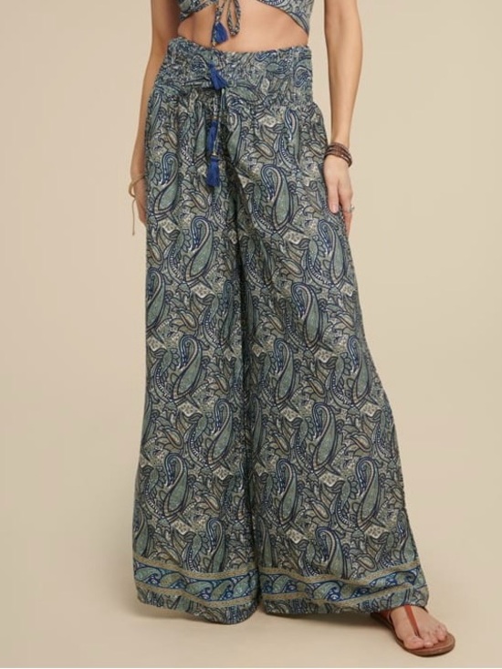 Earthbound Trading Co Pants - Earthbound Trading Wide Leg Paisley Print cinched Waist Pants - size Med.